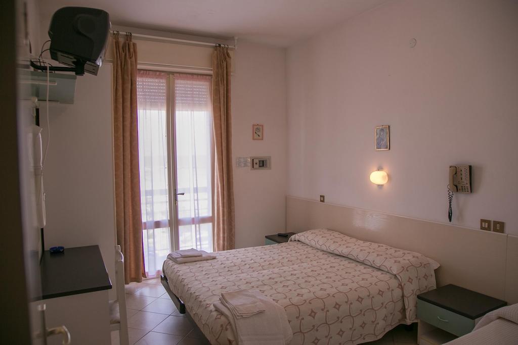 Hotel Heaven Rimini Room photo