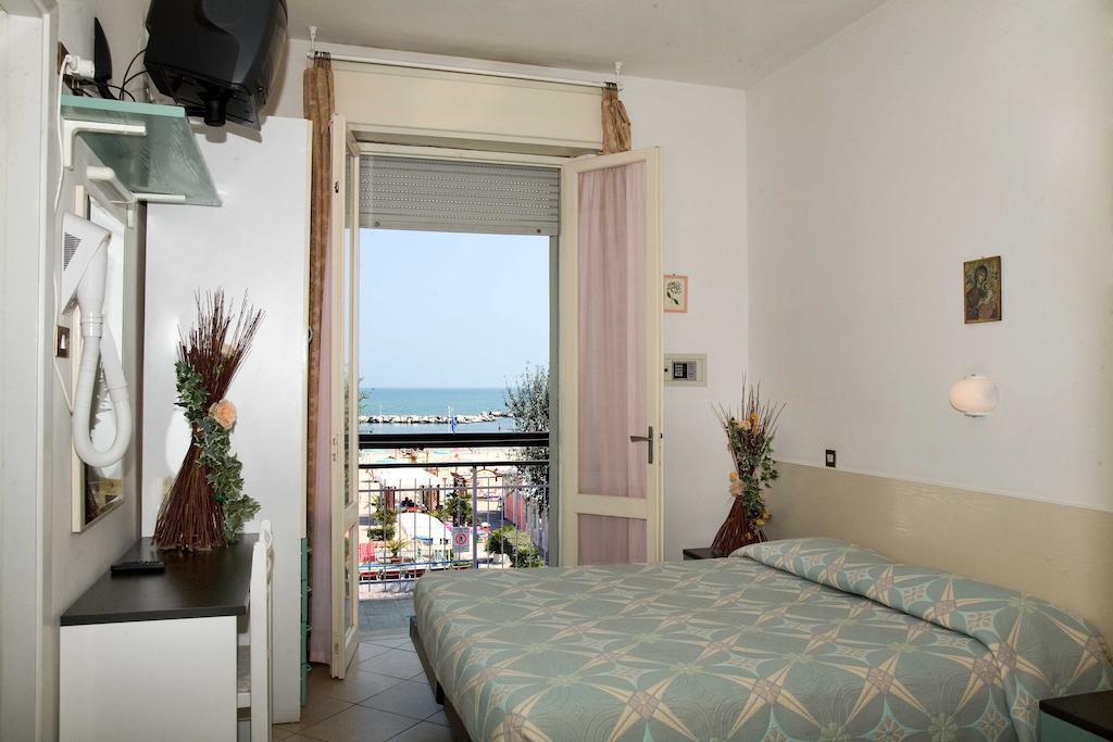 Hotel Heaven Rimini Room photo